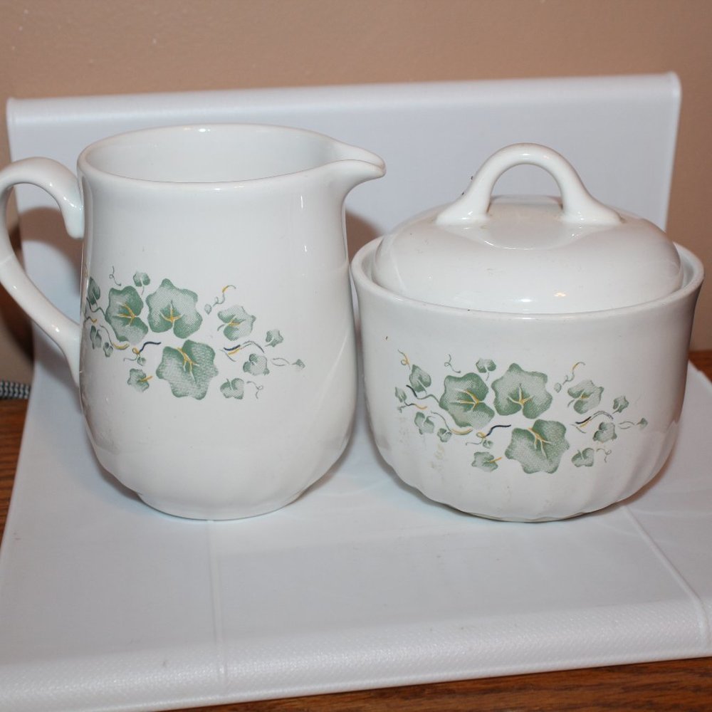 Corelle Callaway Sugar Bowl/Dish With Lid Creamer Set
